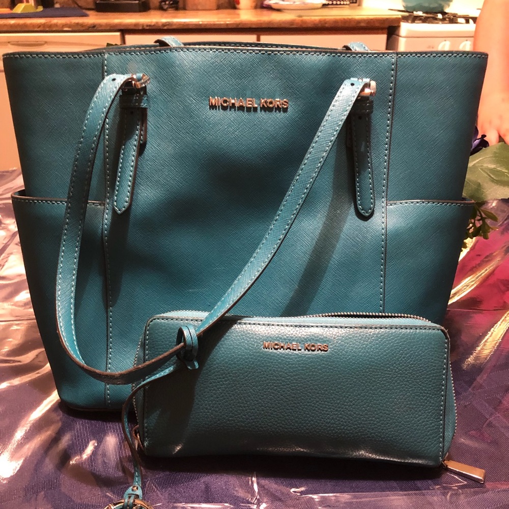 Michael Kohrs Tote Bag and matching wallet